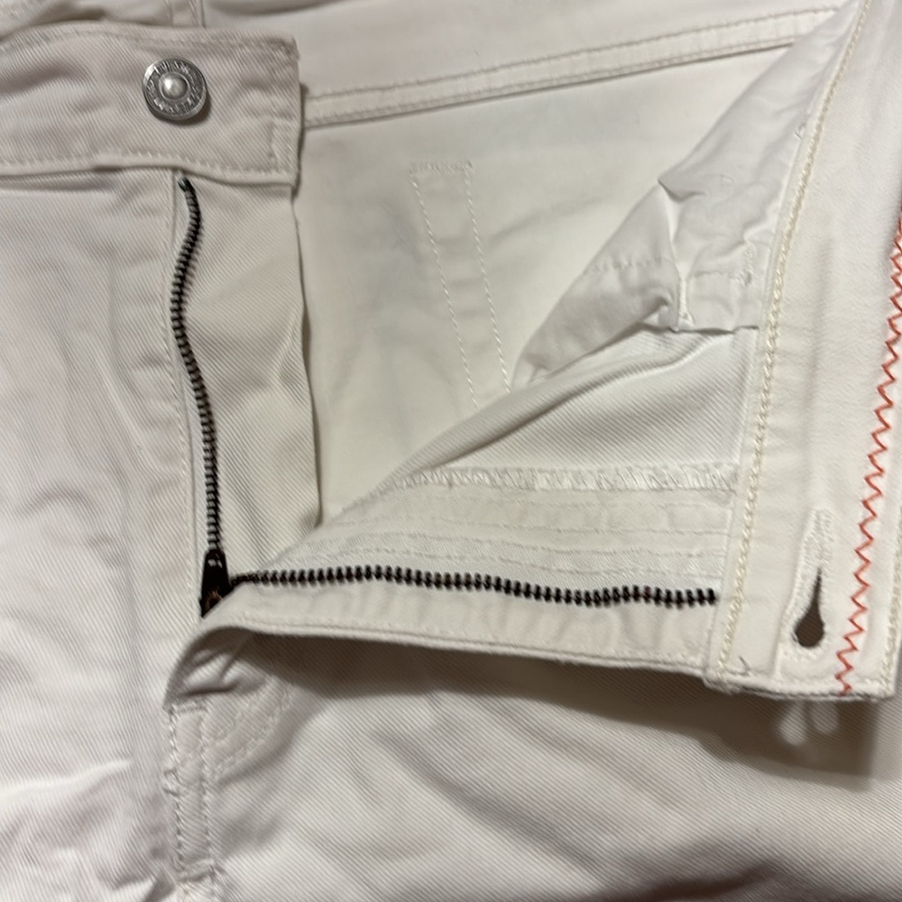 Levi's Women’s 515 White Capri Jeans
Measurements in pics / have some stretch - Picture 3 of 8